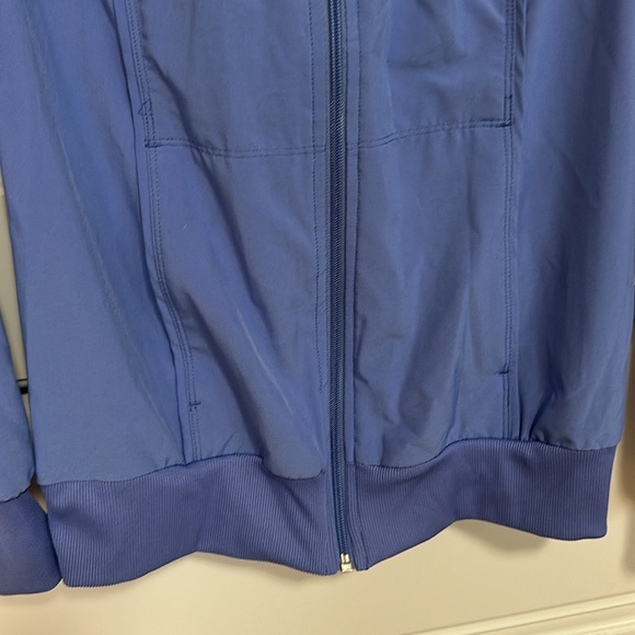 Cherokee Infinity scrub jacket. Size small. - Picture 5 of 6